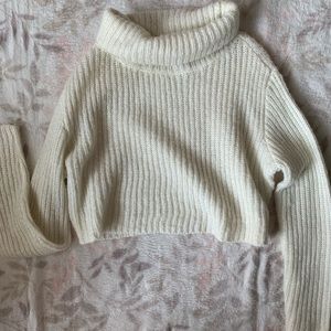 White knit cropped turtleneck